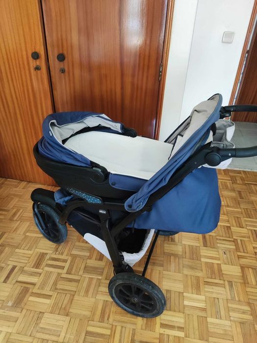 Trio Activ3 Chicco (carrinho + alcofa + ovo com Isofix)