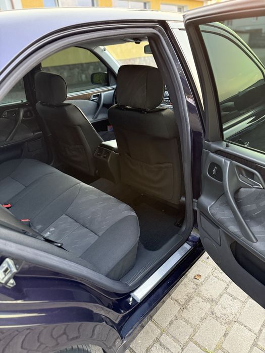 Mercedes W210 E270