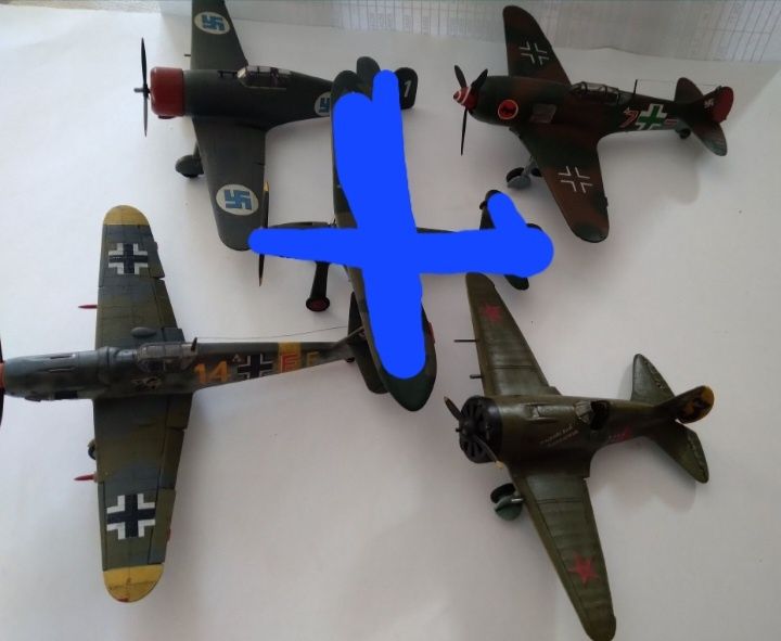 Модели самолётов.