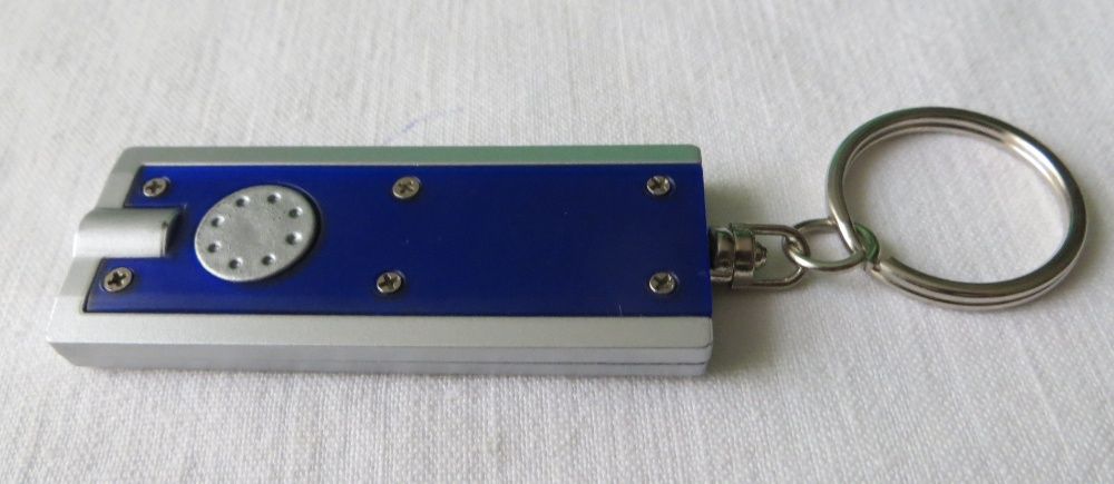 Porta Chaves em metal c/ luz Led -Funciona a pilhas - Azul