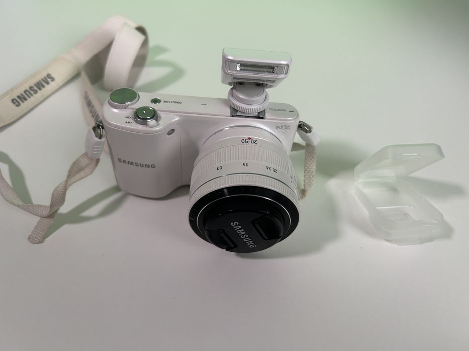Aparat fotograficzny samsung nx2000 dotykowy bialy vintage lata