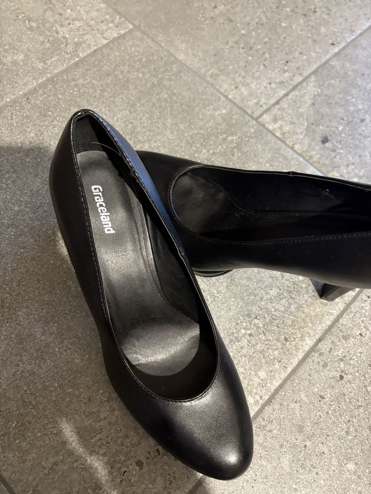 Buty nowe dalskie stan idealny