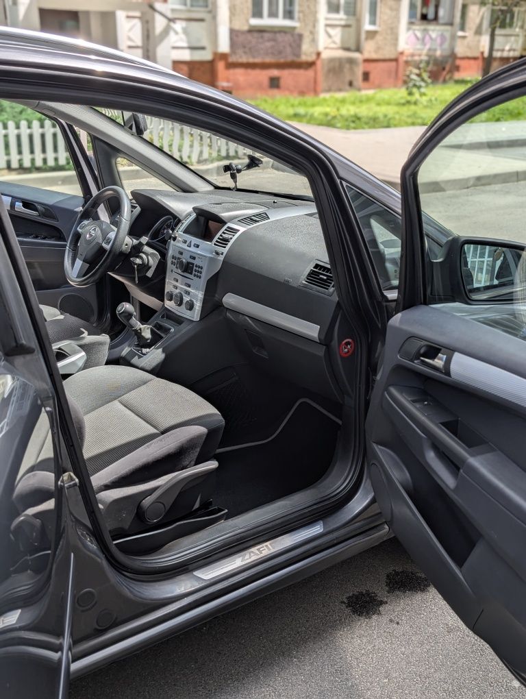 Opel Zafira 2010 року тільки що з Німеччини