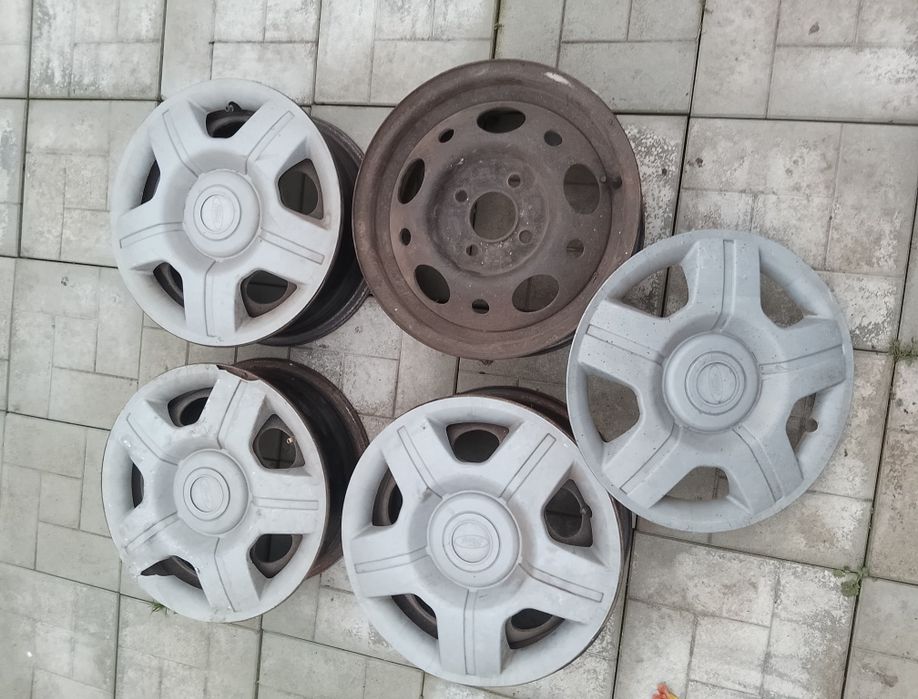 Продам диски на 14 с колпаками