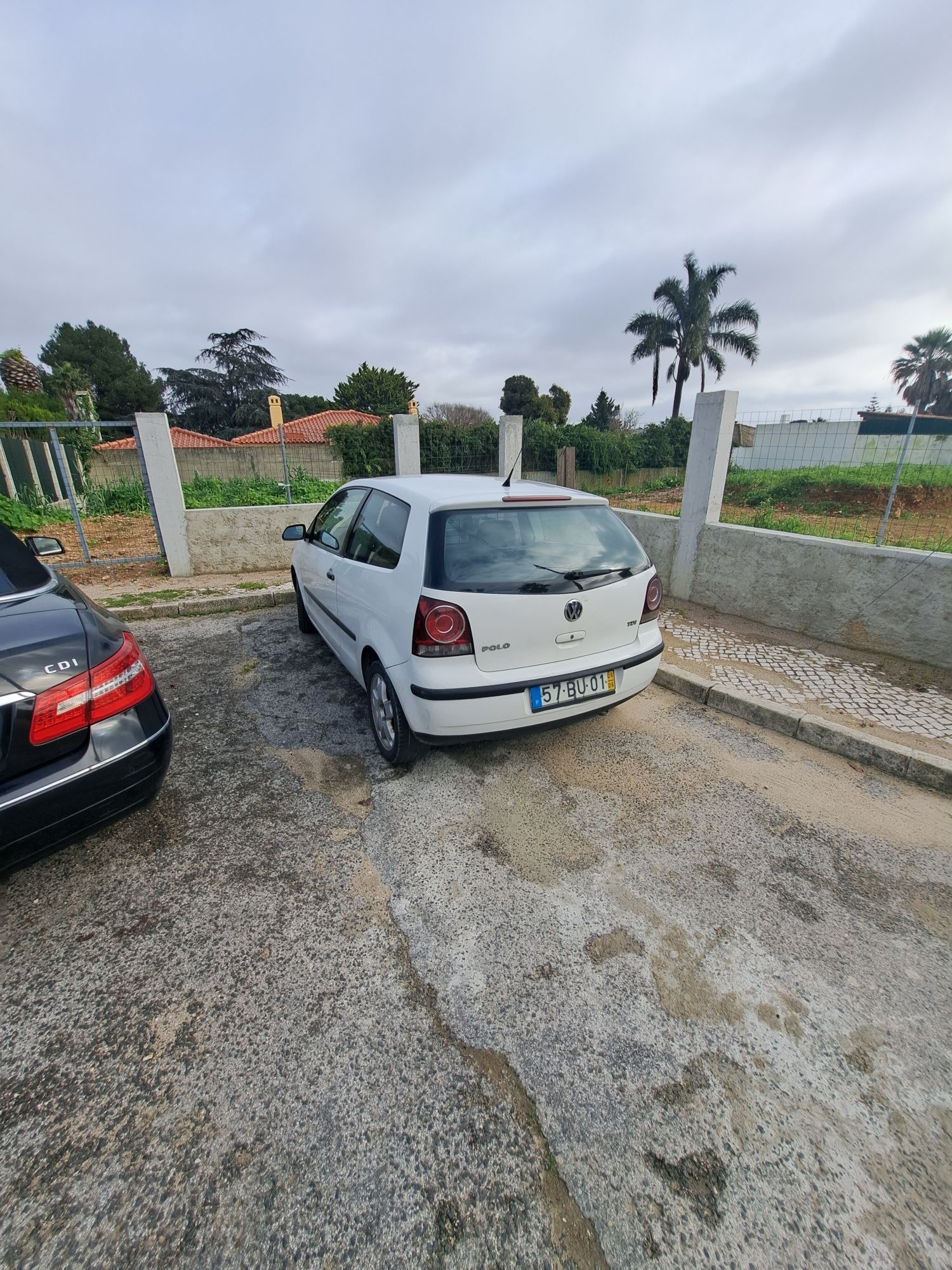 Vendo por não dar utilidade ao carro