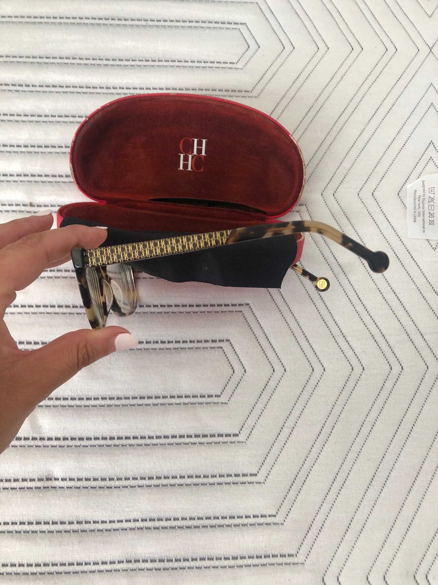 oculos com graduacao usados carolina herrera com caixa