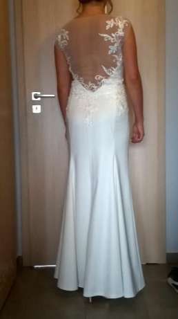 Elegancka suknia ślubna