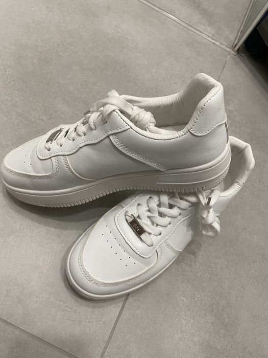 Кросівки жіночі майже нові