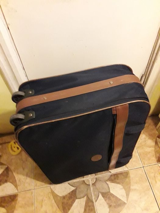 Продам чемодан б/у