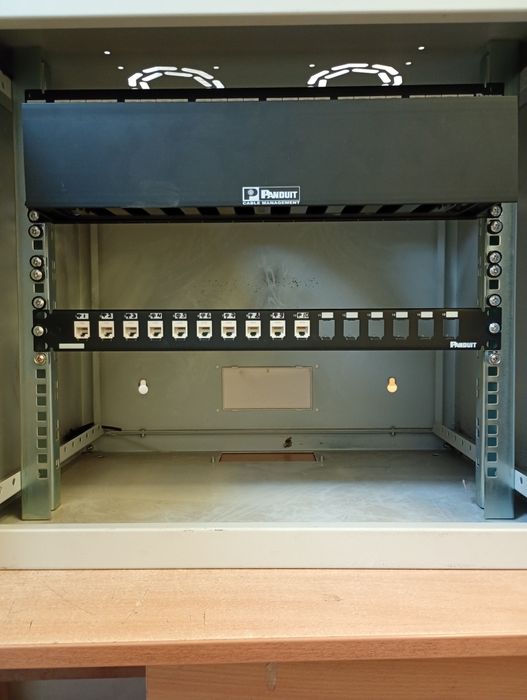 Настенный сетевой/серверный шкаф 12U