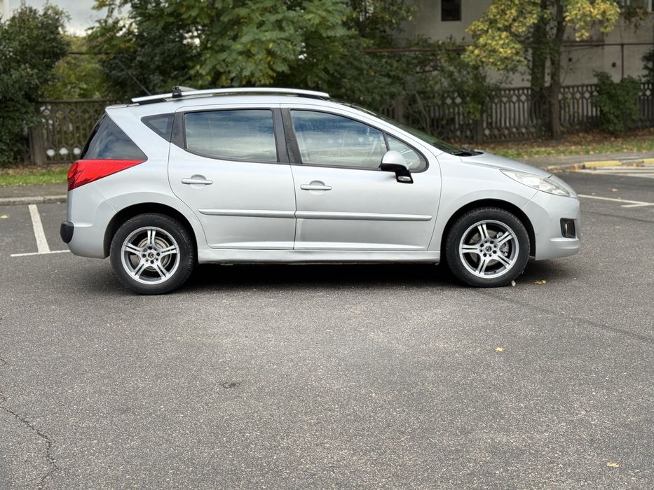 Peugeut 207, 1.6 Т-Дизель 2011 Сел поехал!