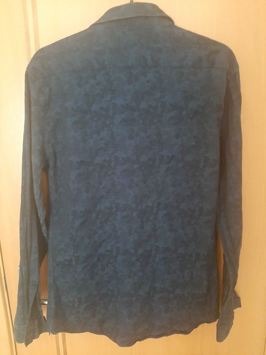 Camisa Zara Azul Escura com padrão