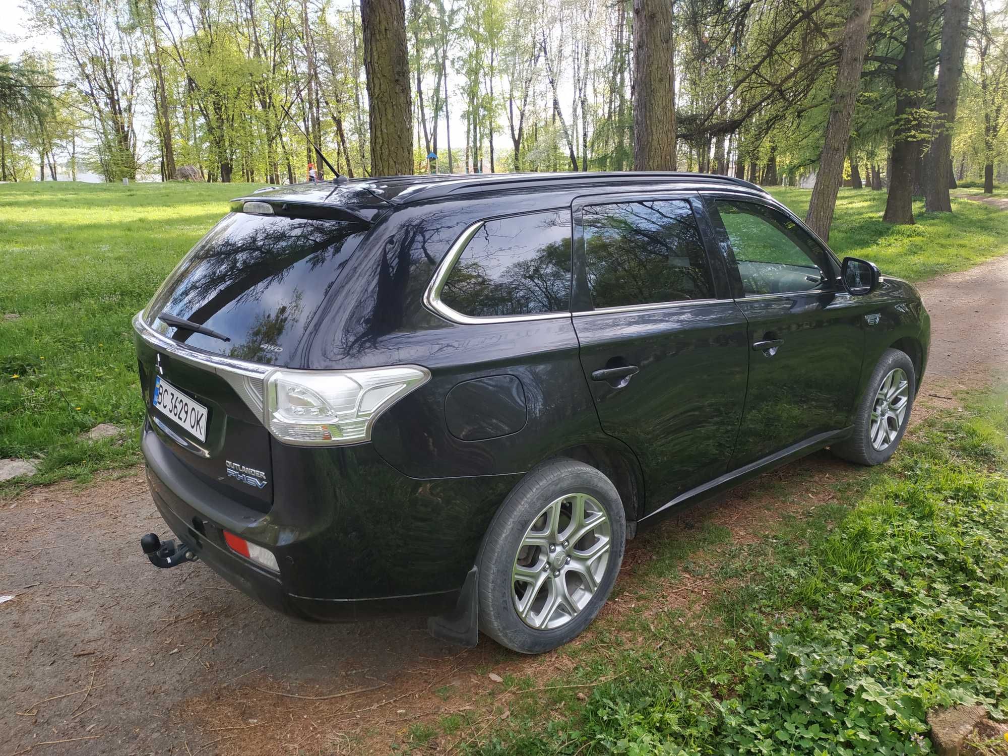 Mitsubishi Outlander Plug-In Hybrid 2014 p.