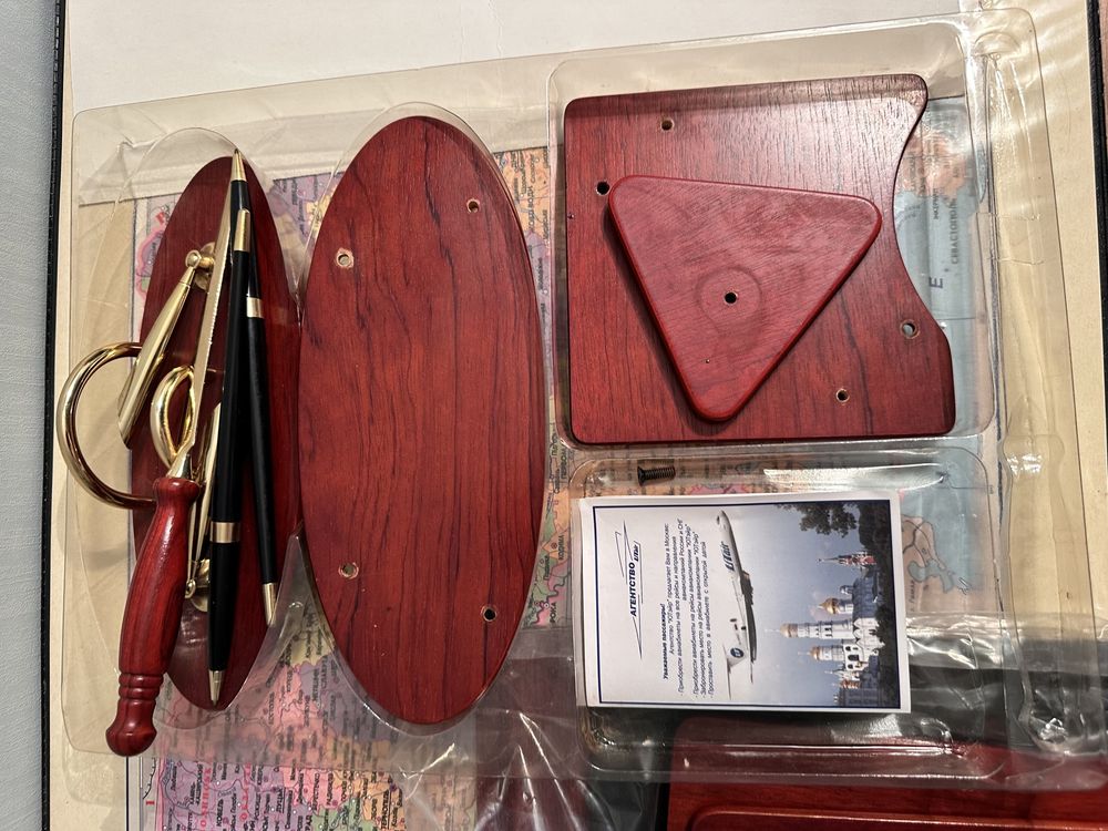 Настільний набір, червоне дерево Wood desk set