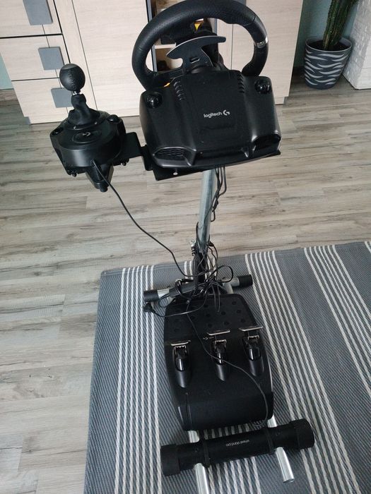 Kierownica Logitech G920 900 stopni z pedałami, biegami i stelażem