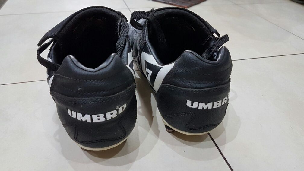 Buty piłkarskie umbro wkręty skórzane