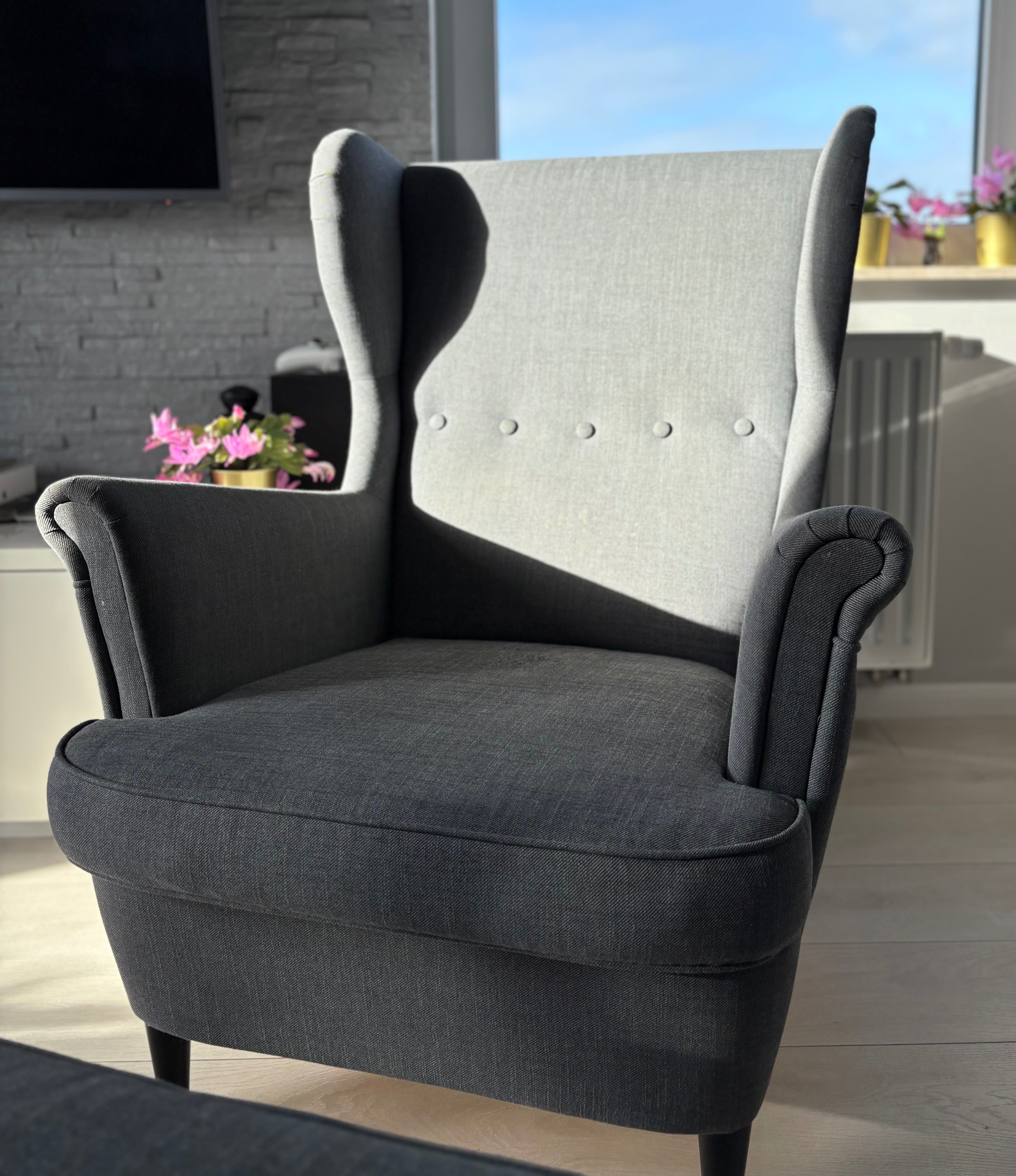 Fotel uszak IKEA z podnóżkiem