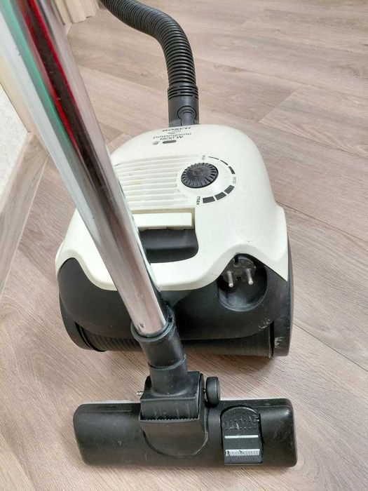 Пилосос Bosch 1800W (потужність)