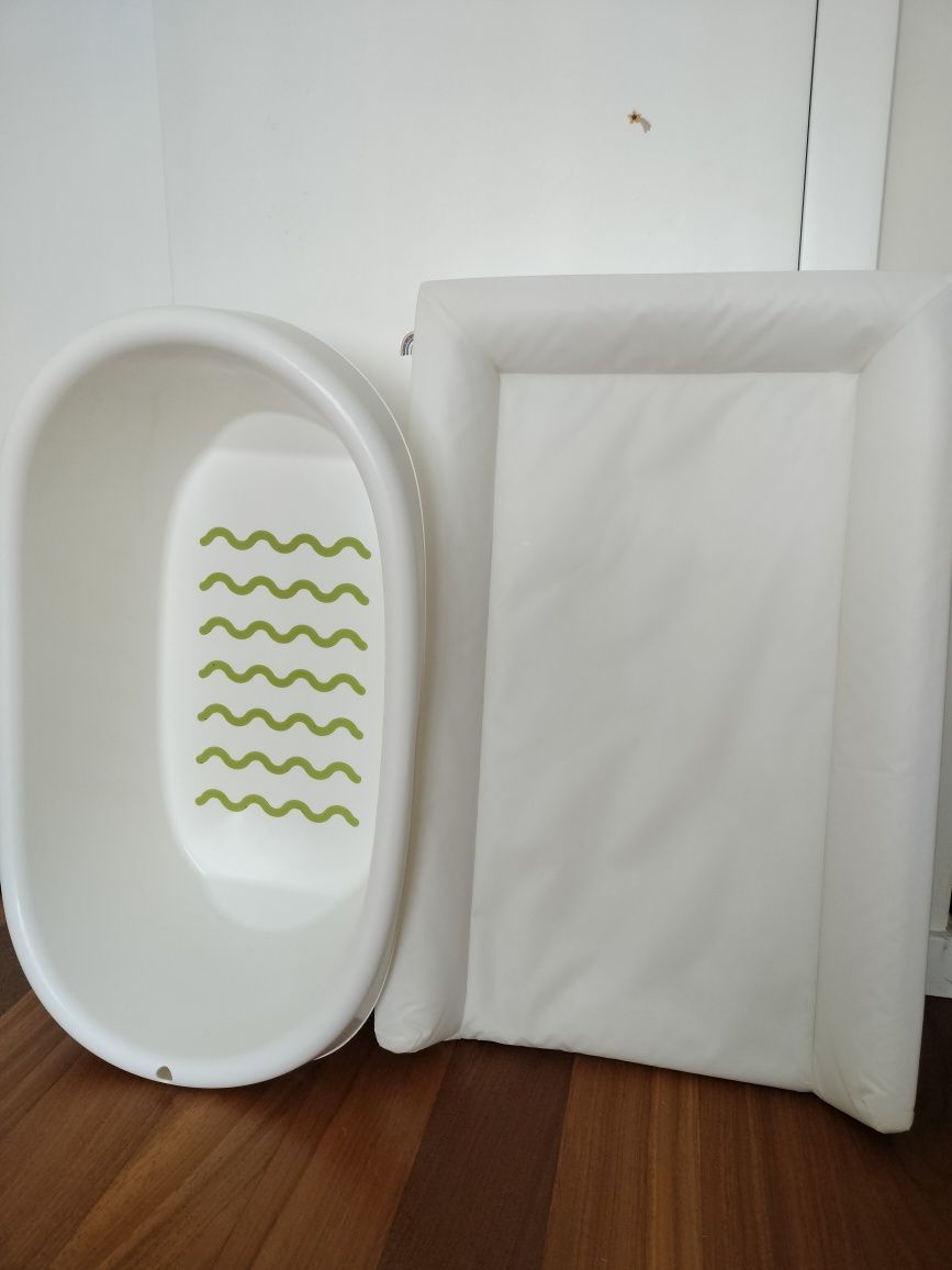 Banheira e muda-fraldas com 2 capas IKEA