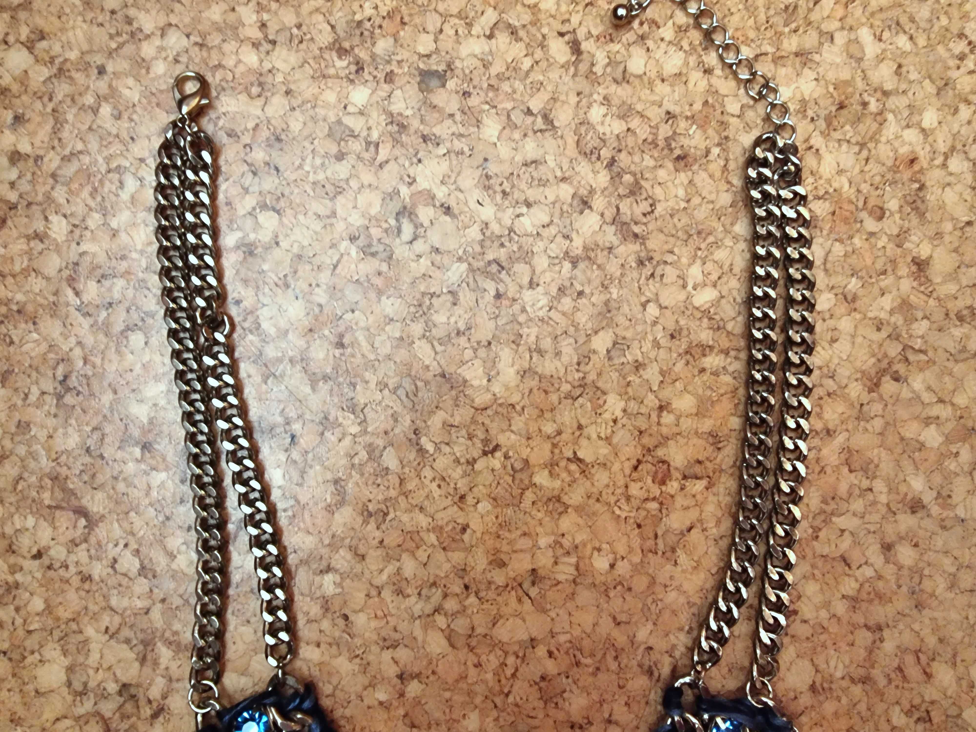 Colar dourado com trabalhado azul - nunca usado