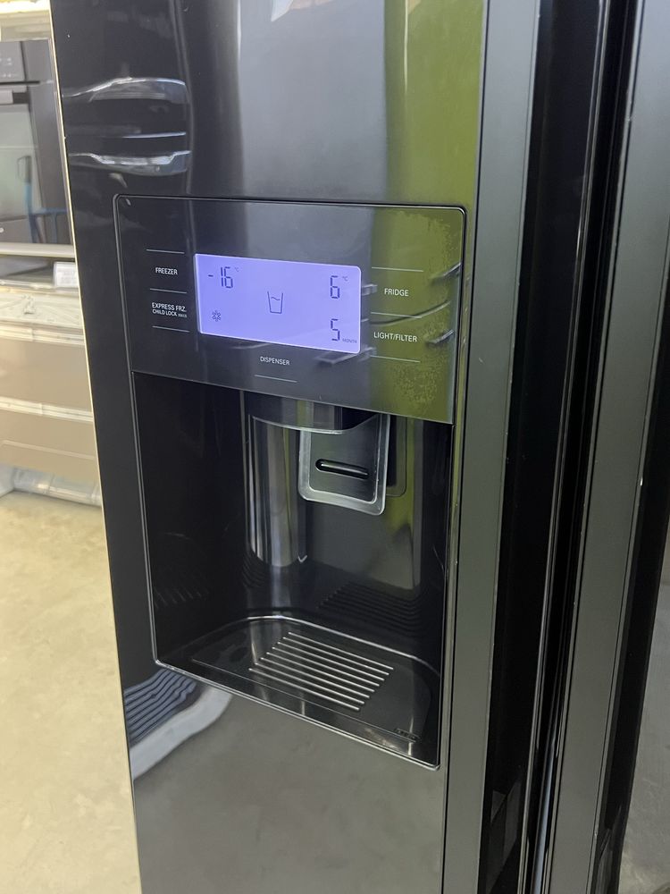 Холодильник Side-by-side чорного кольору Smeg SS 55 PNL1