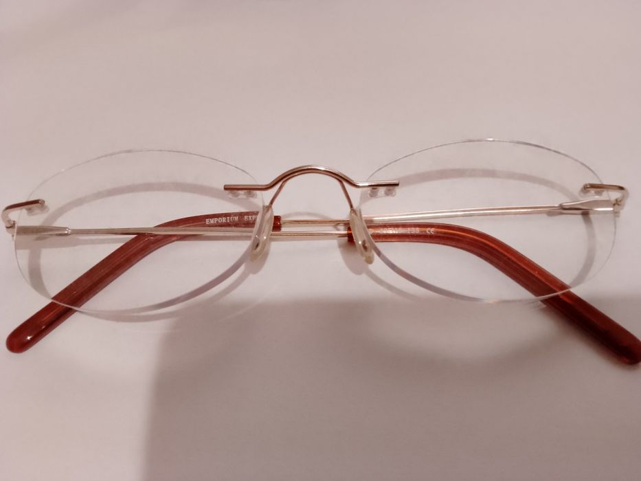 Продам окуляри в гарному стані.