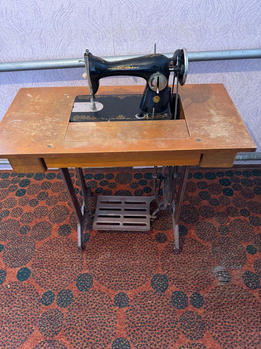 Швейна машинка ножна б/у