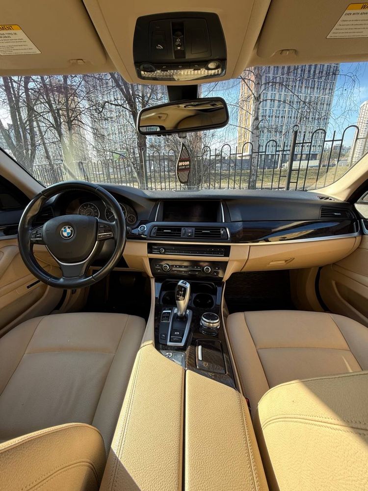 Авто BMW 528i 2015 рік