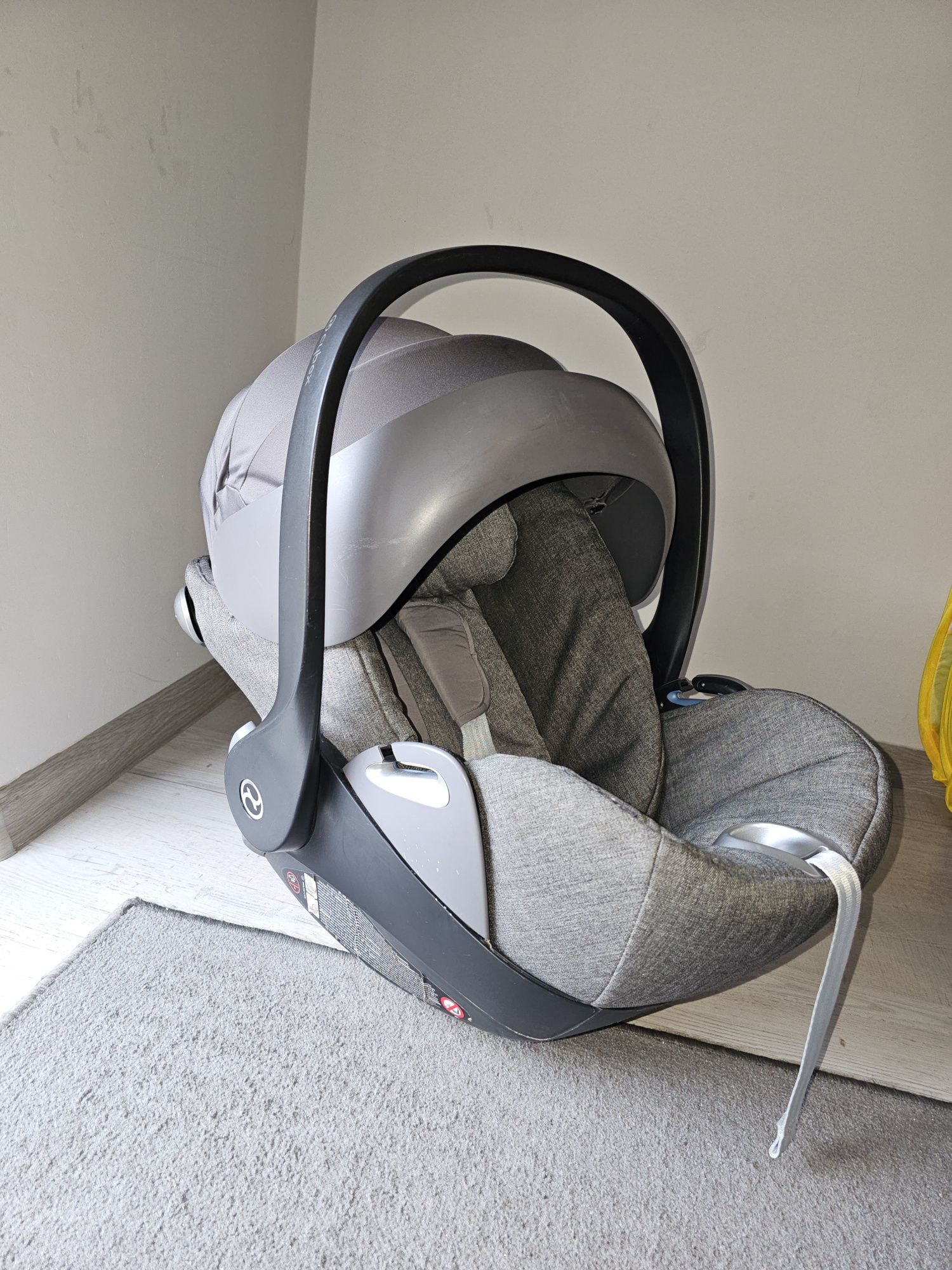 Fotelik samochodowy Cybex 0-13 kg z bazą