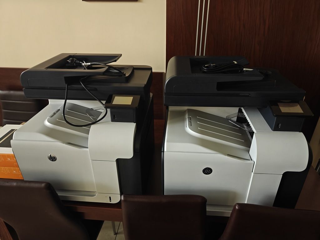 1x Canon iR2022i, 2x HP MFP M570dn