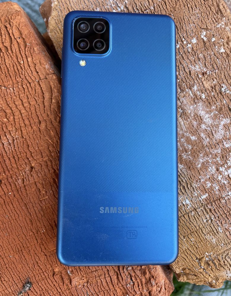 телефон Samsung Galaxy A12