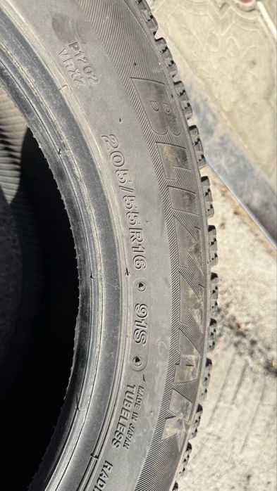 Продам зимнюю резину Bridgestone Blizzak VRX 205/55 R16