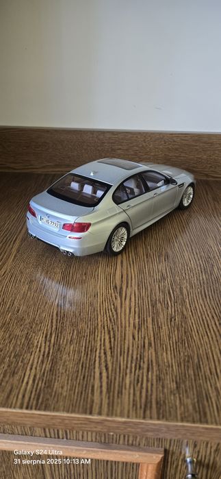 Bmw M5 F10 1:18 Full Open firmy Paragon