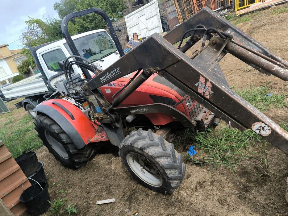 Trator valpadama Júpiter 40 c/ carregador frontal