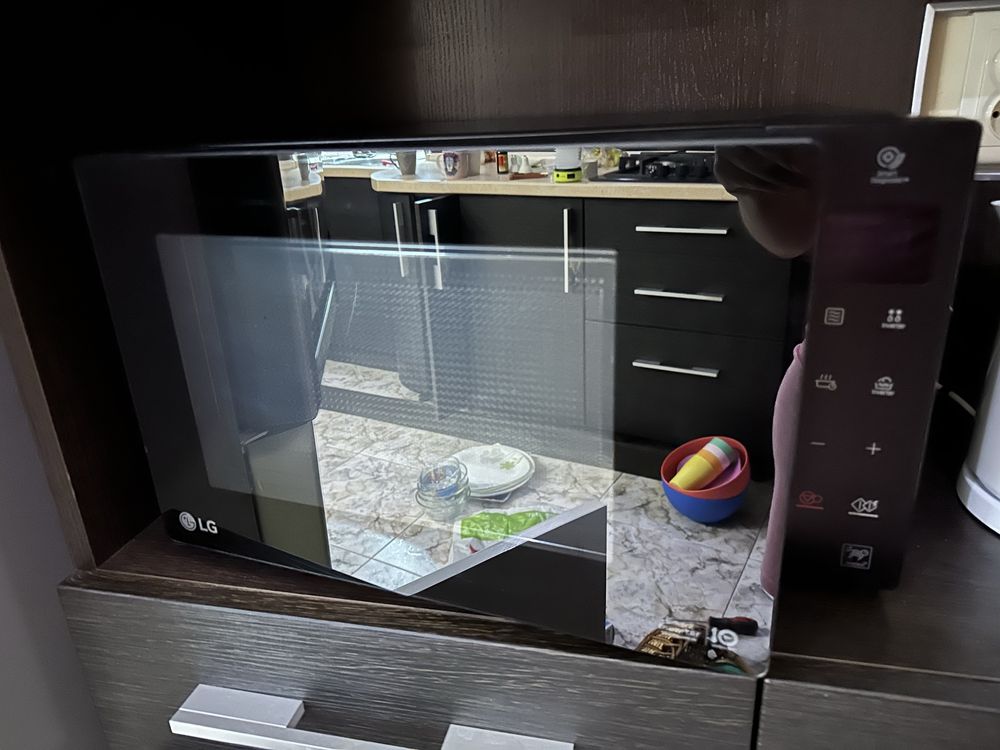Микроволновая печь LG NeoChef с технологией Smart Inverter
