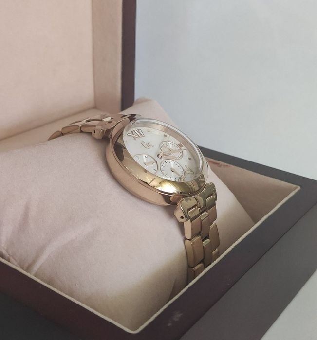 Женские швейцарские часы Gc