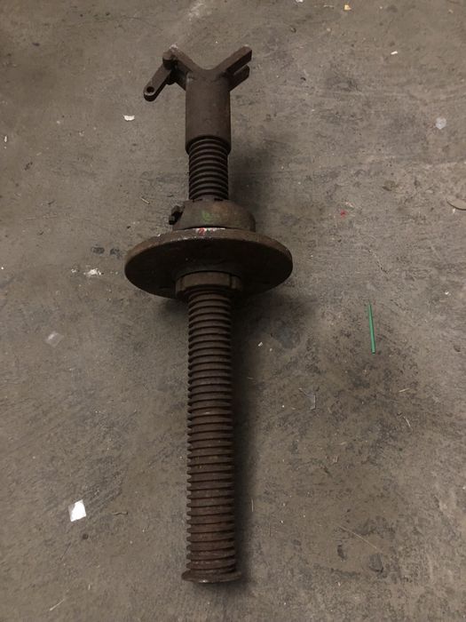 Різьба груба.