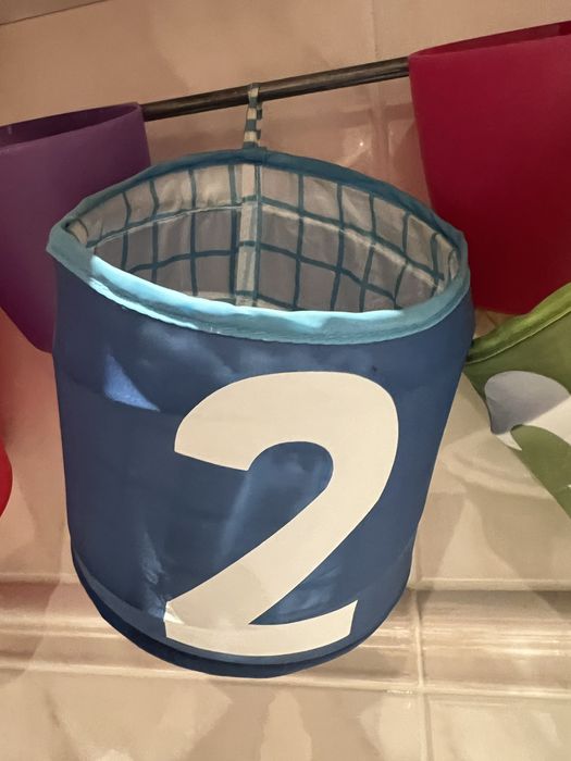 Varão metal com acessorios de criança