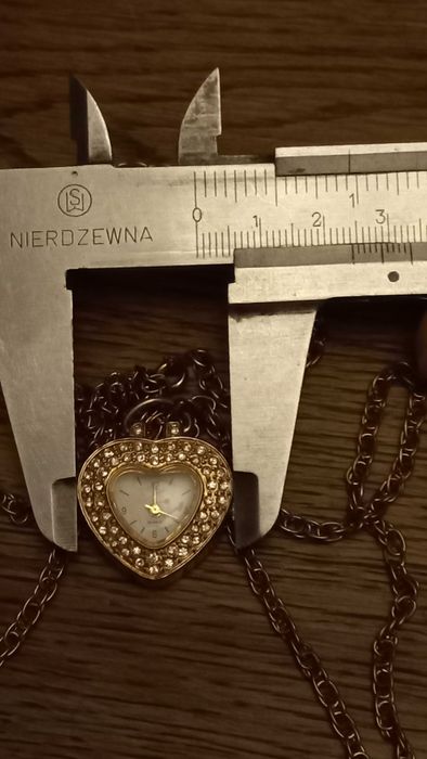 Sprzedam damski zegarek wisiorek pozłacane serce z cyrkonikami