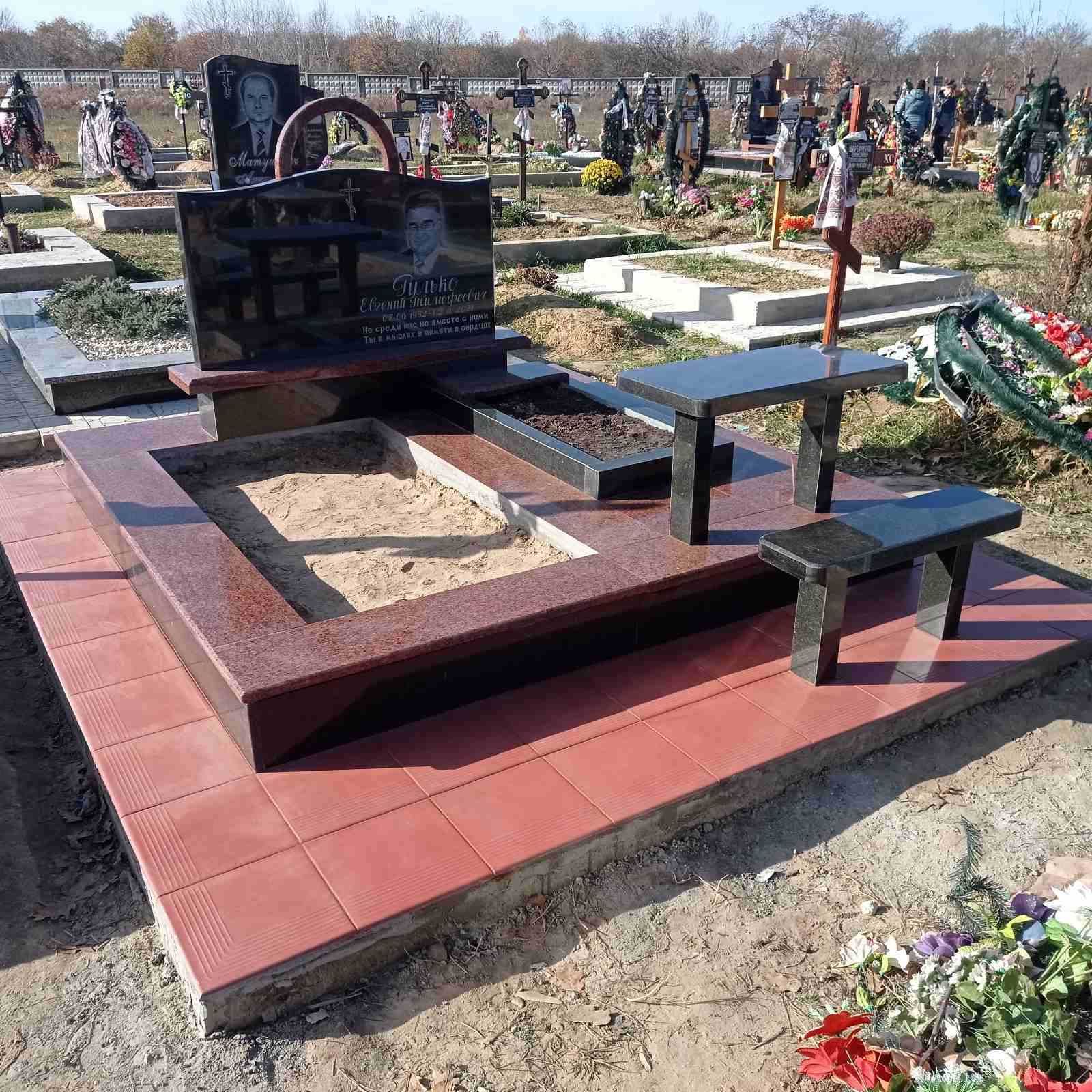 Памятник , портрет, шрифты на памятник.
