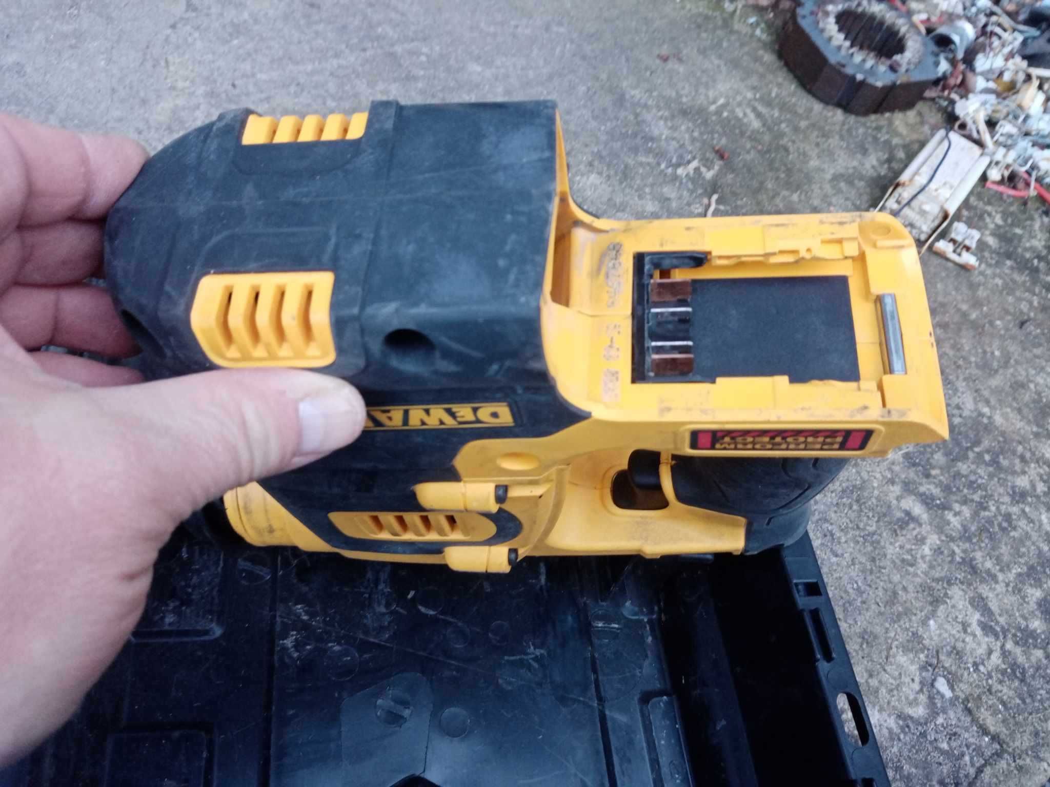 Młotowiertarka Dewalt DCH253M 2SDS Plus