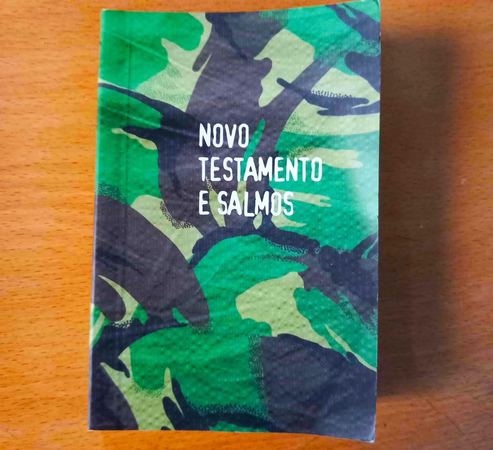 Bíblia de bolso para militares