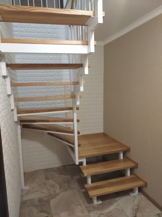 Сходи лофт металевий каркас сходів перила сходинки лестница драбина