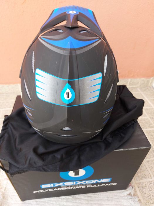 Capacete SixSixOne