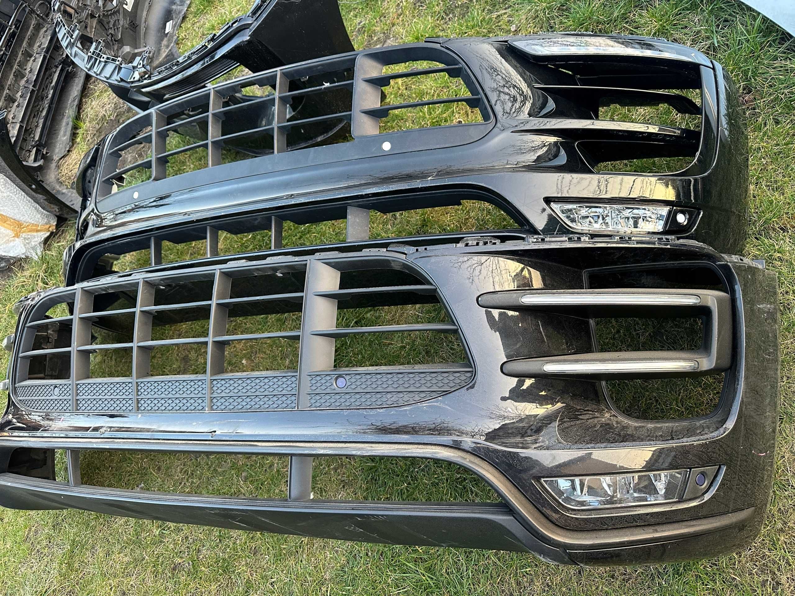Porsche Macan 95B Передний бампер / Передній бампер