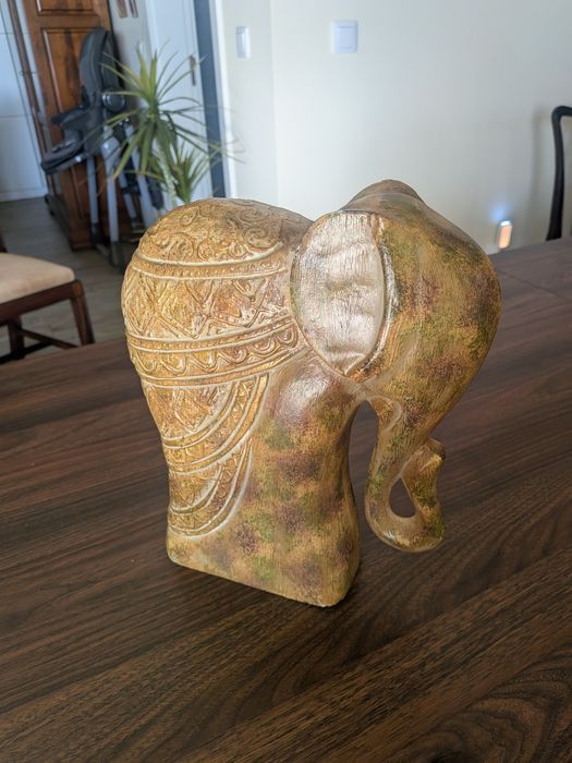 Elefante em madeira (25/30cm)
