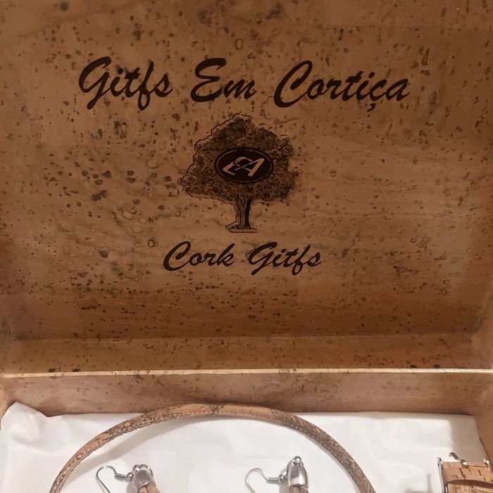 Conjunto relogio, colar e brincos em cortiça feito à mão