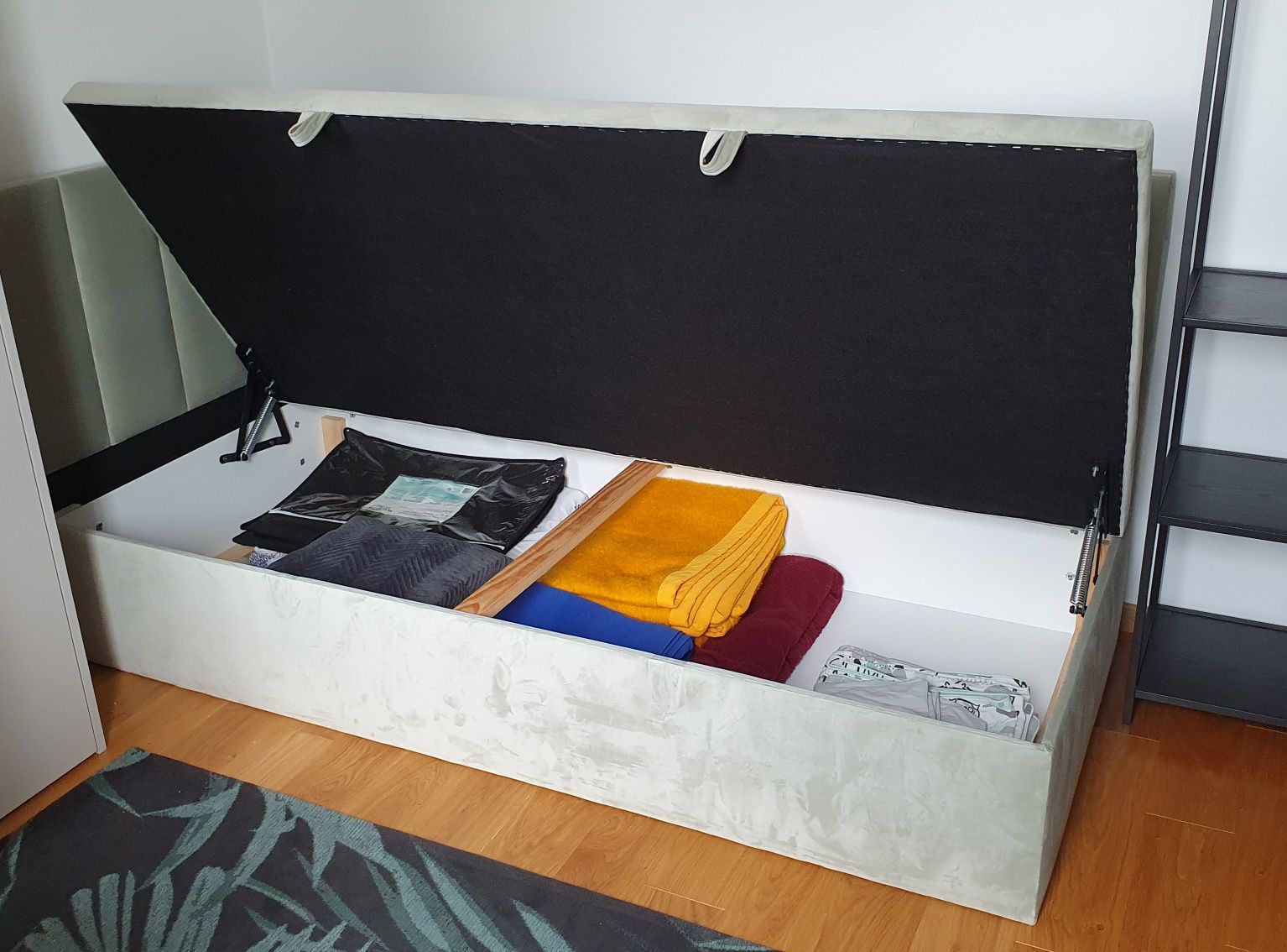 Łóżko MyBed Lara 90x200 Velvet z pojemnikiem