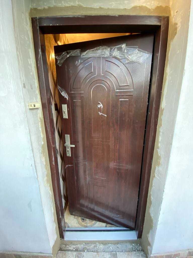 Drzwi wejściowe antywłamaniowe Delta z montażem