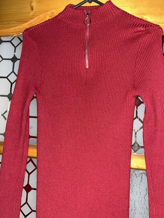 Плаття в рубчик, з замком на шиї